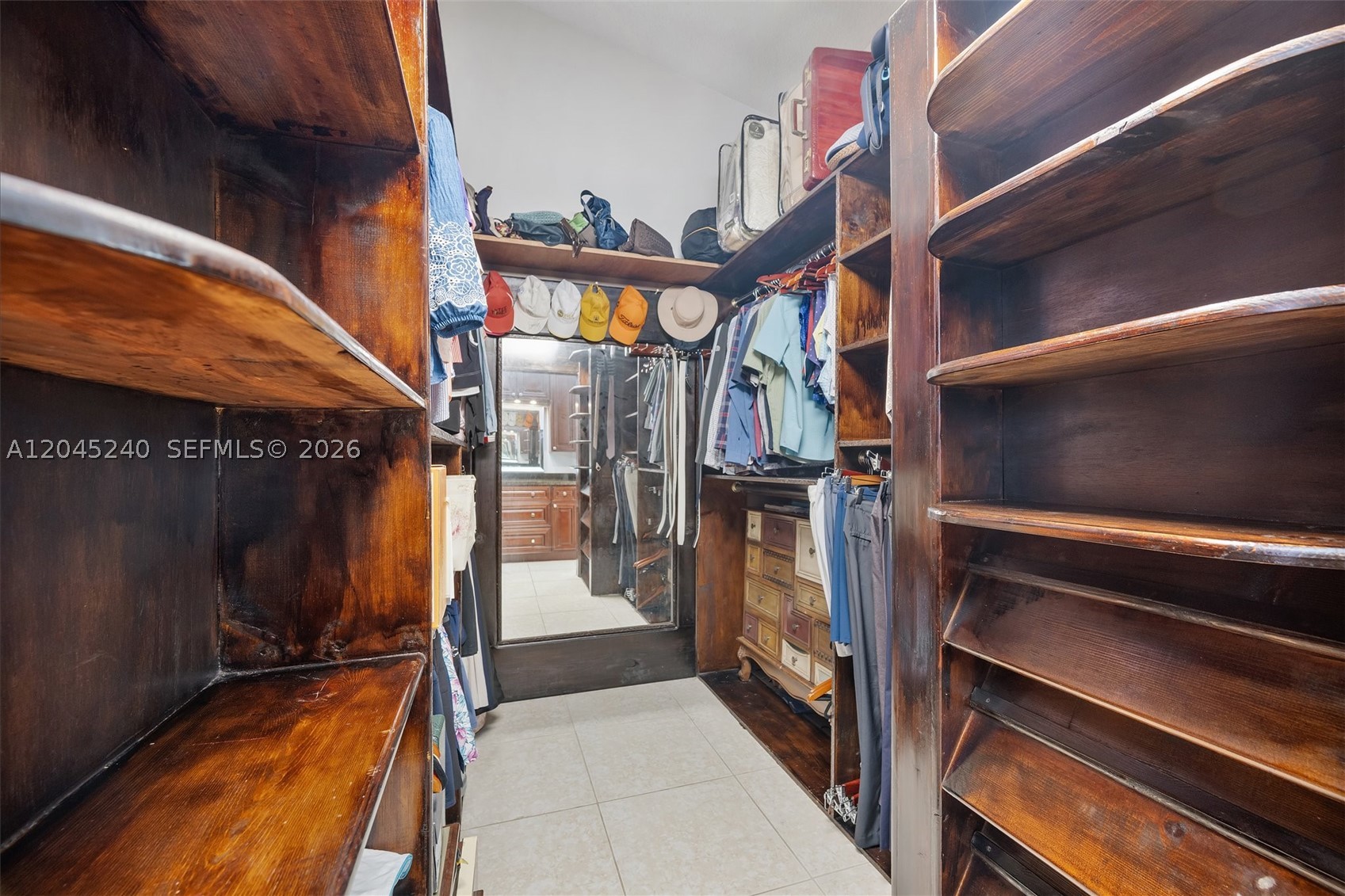 HAWKES BLUFF - Residential