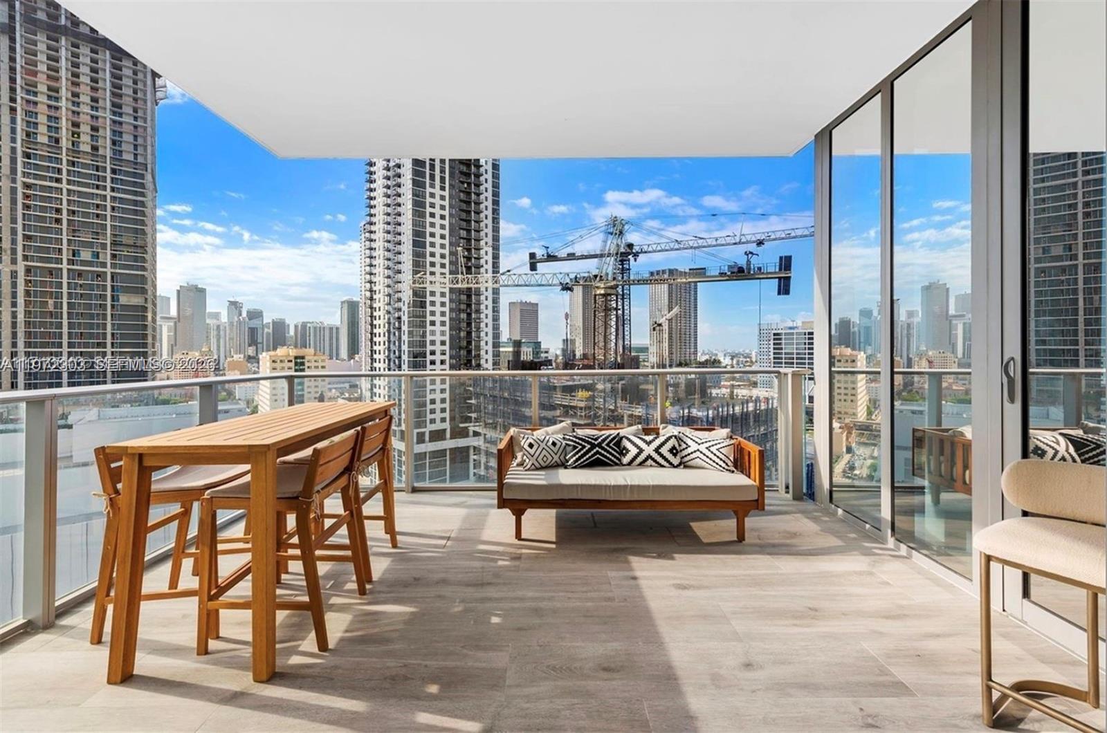 PARAMOUNT MIAMI WORLDCENT - Residential