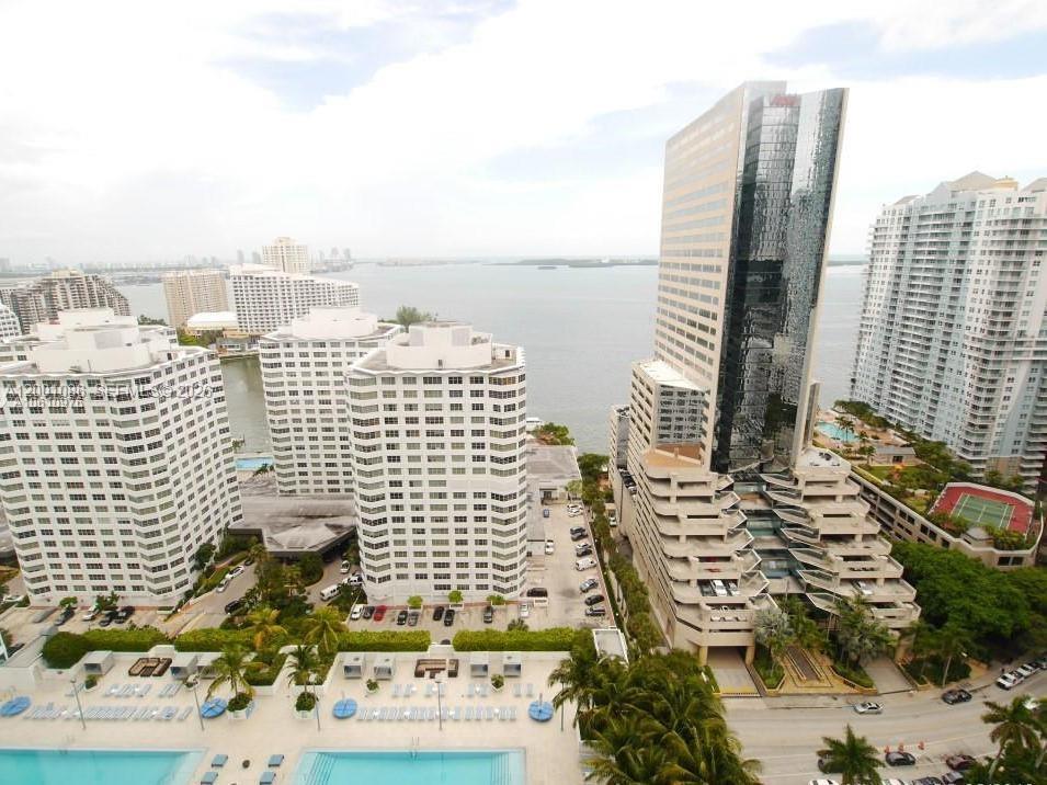 THE PLAZA 901 BRICKELL CO - Residential