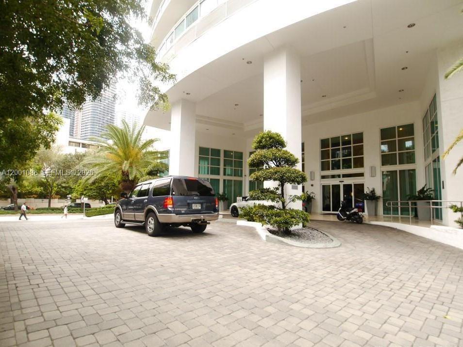 THE PLAZA 901 BRICKELL CO - Residential