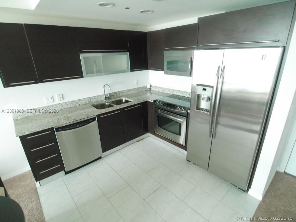 THE PLAZA 901 BRICKELL CO - Residential