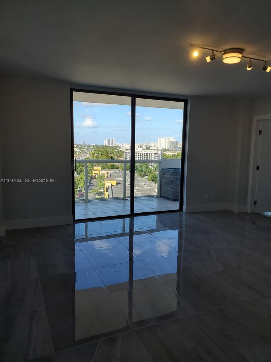 SAILBOAT CAY CONDO - Residential