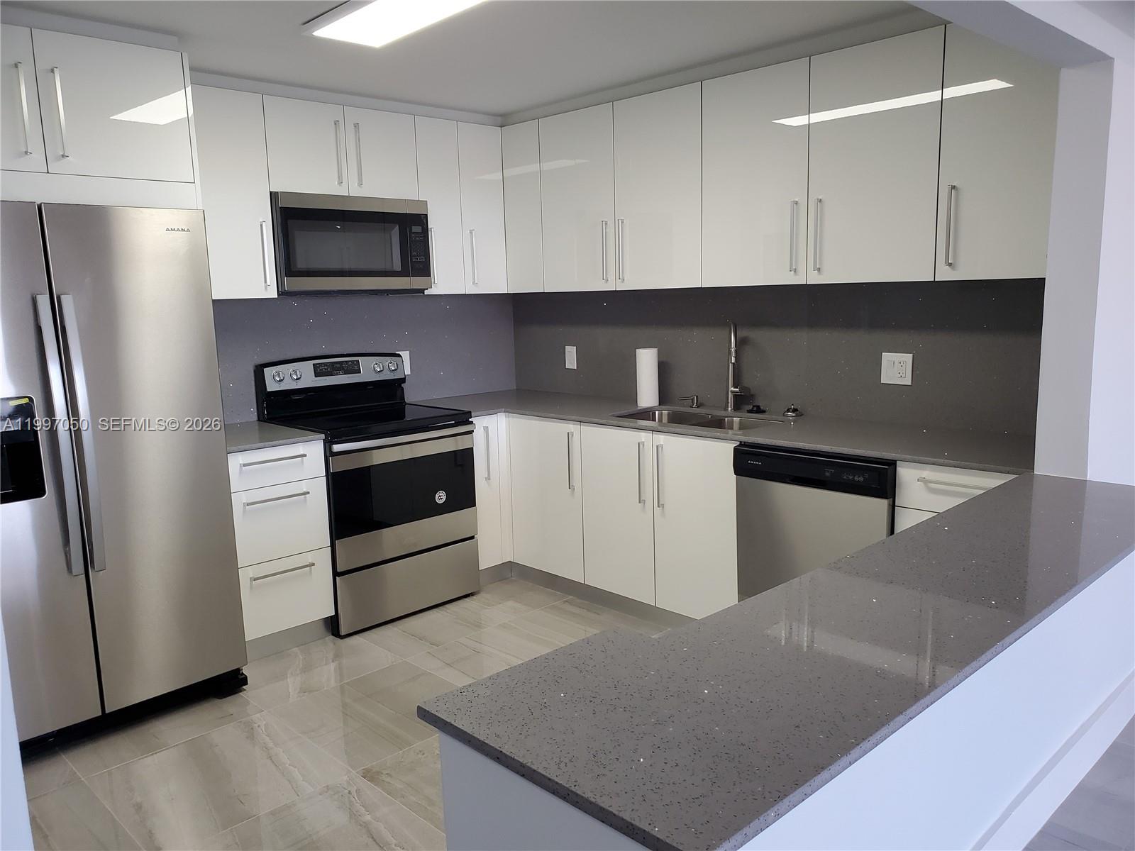 SAILBOAT CAY CONDO - Residential
