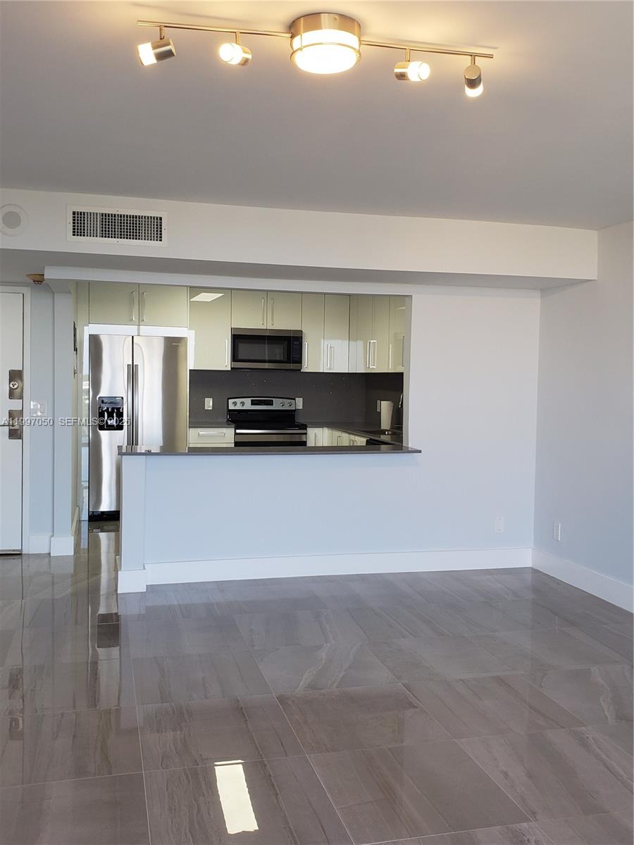 SAILBOAT CAY CONDO - Residential