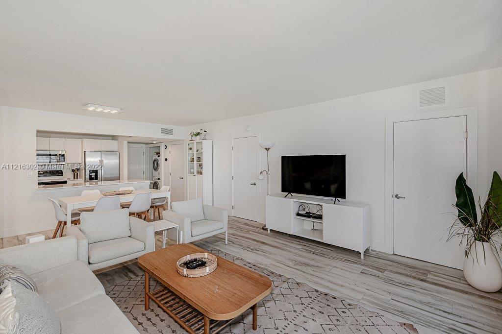 RONEY PALACE CONDO - Residential Lease