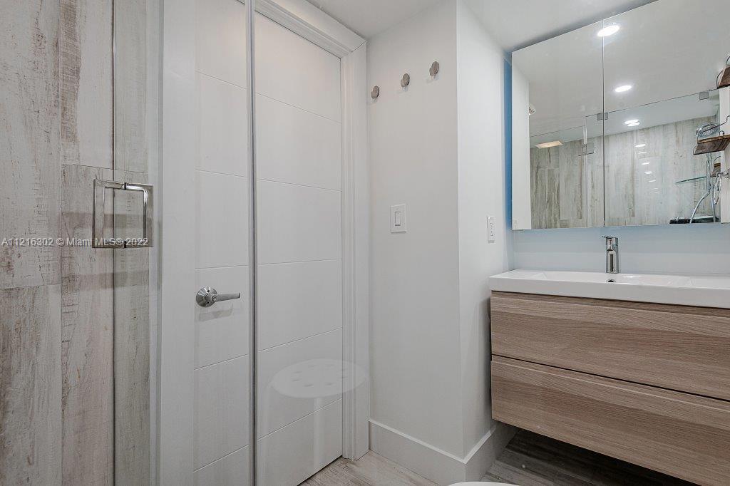 RONEY PALACE CONDO - Residential Lease