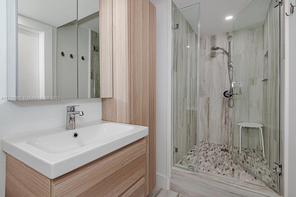 RONEY PALACE CONDO - Residential Lease