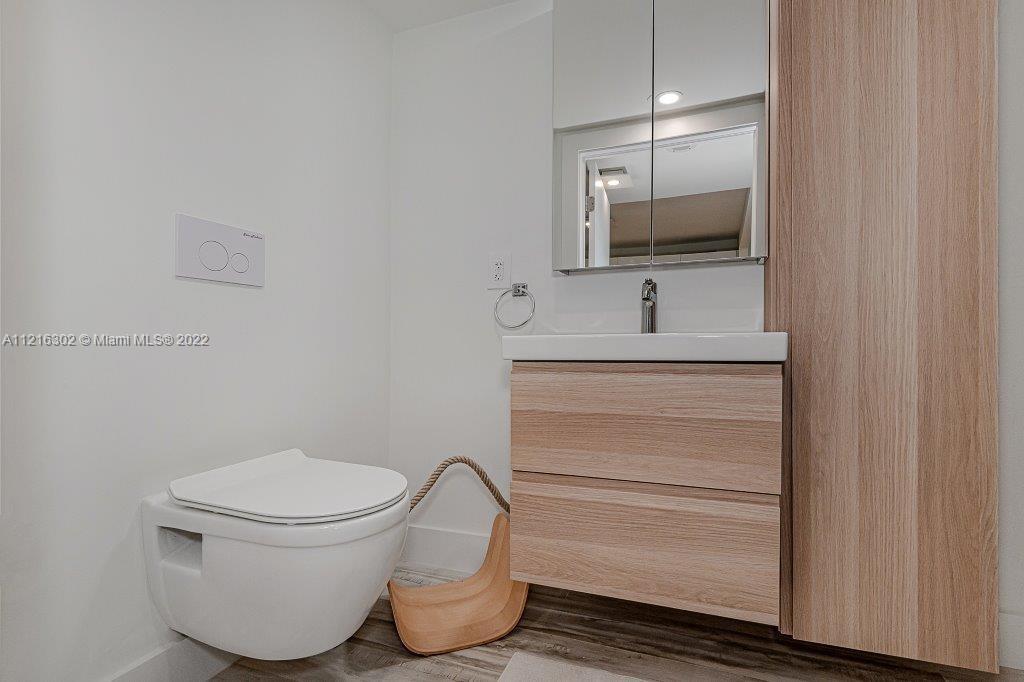 RONEY PALACE CONDO - Residential Lease