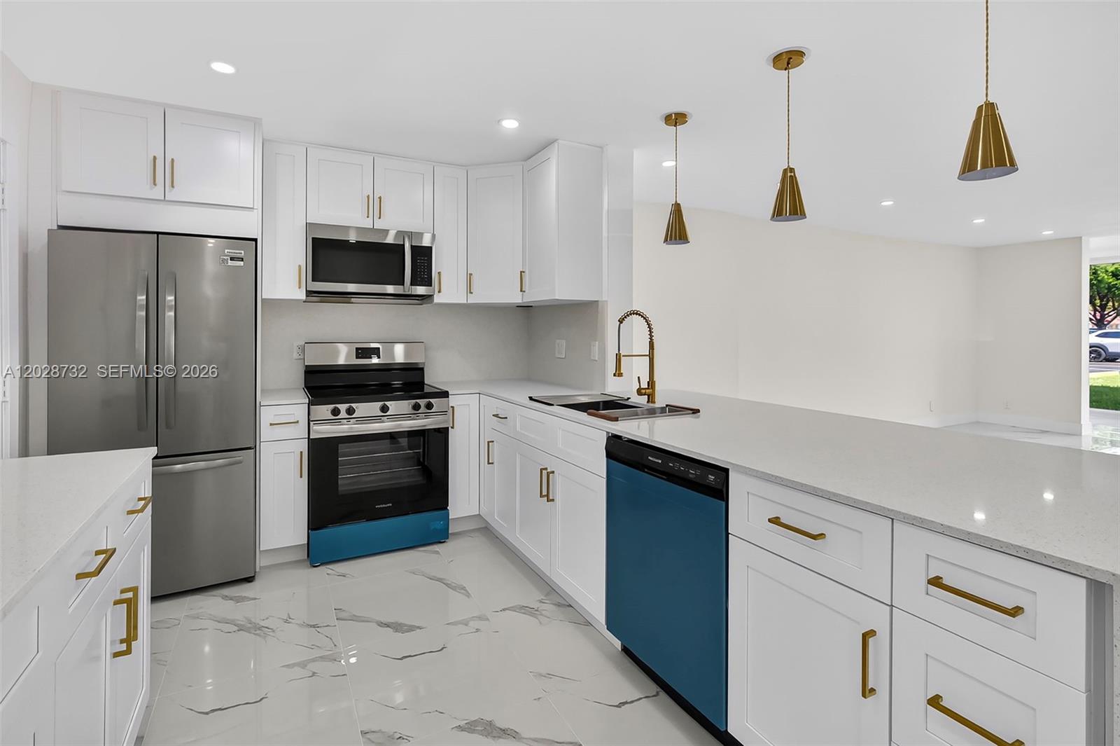 MEADOWBROOK LAKES CONDO - Residential