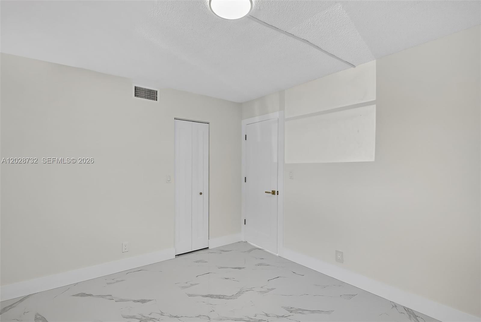 MEADOWBROOK LAKES CONDO - Residential