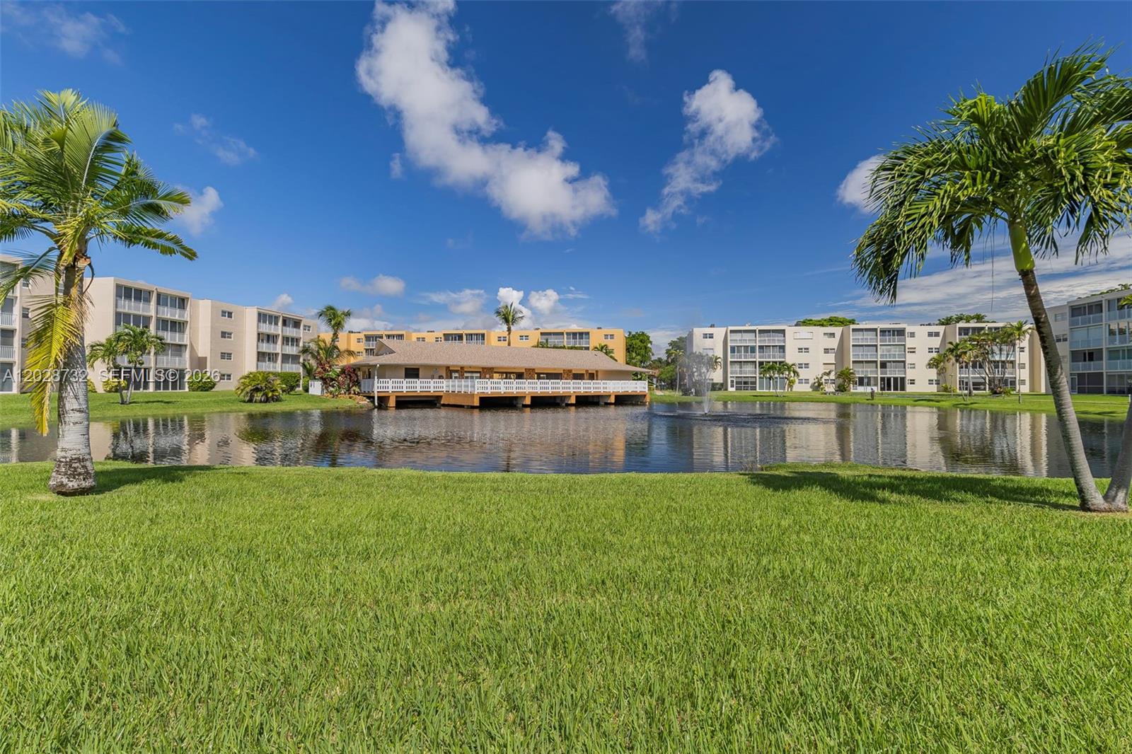 MEADOWBROOK LAKES CONDO - Residential