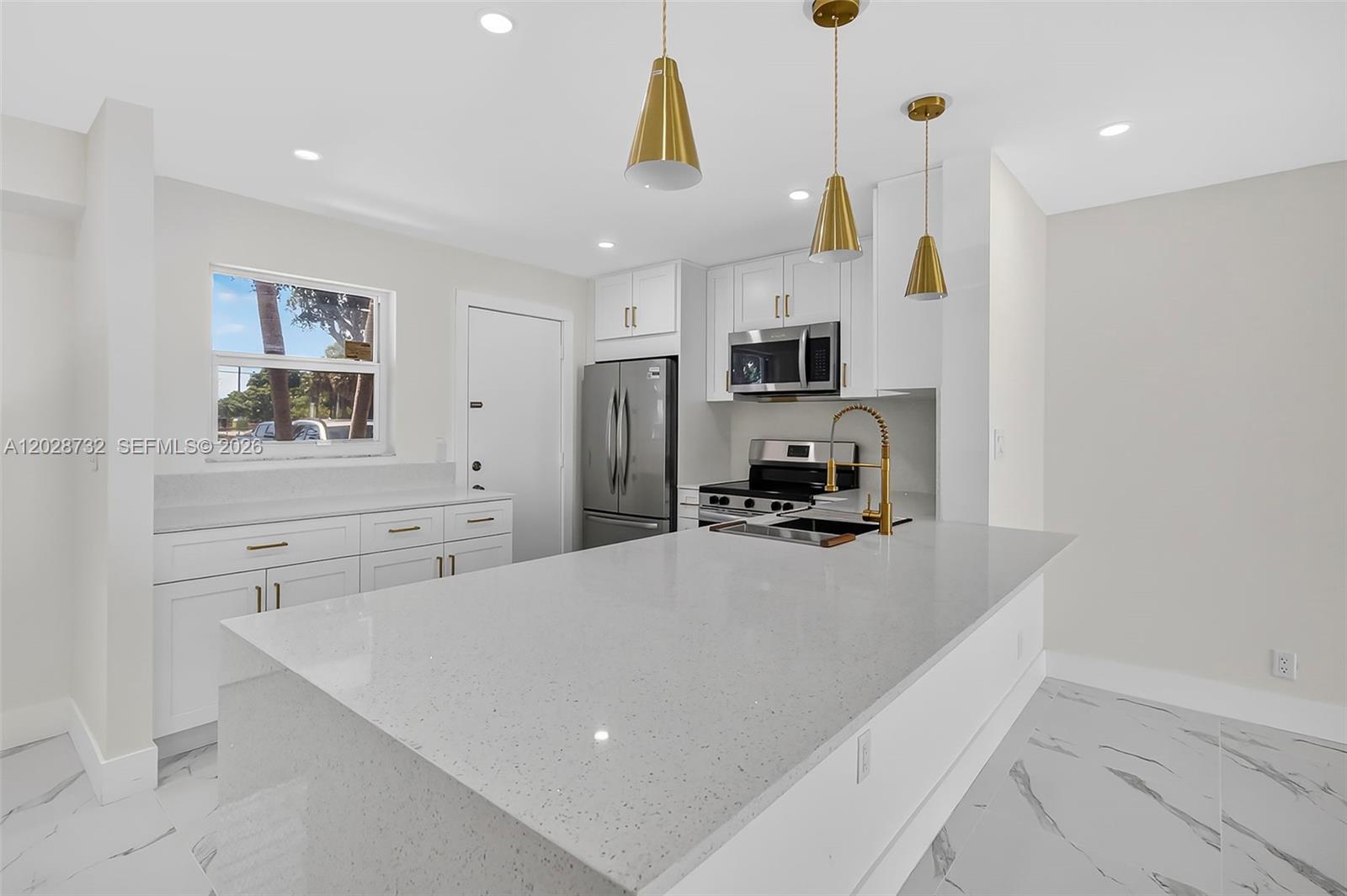 MEADOWBROOK LAKES CONDO - Residential