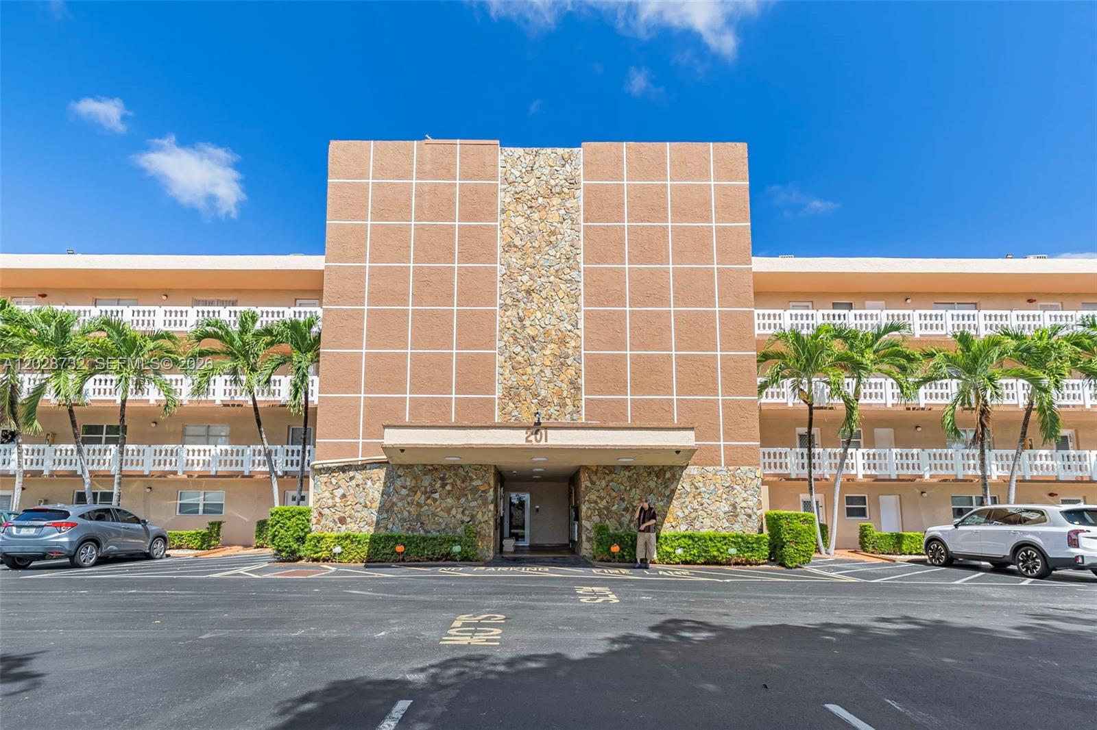 MEADOWBROOK LAKES CONDO - Residential