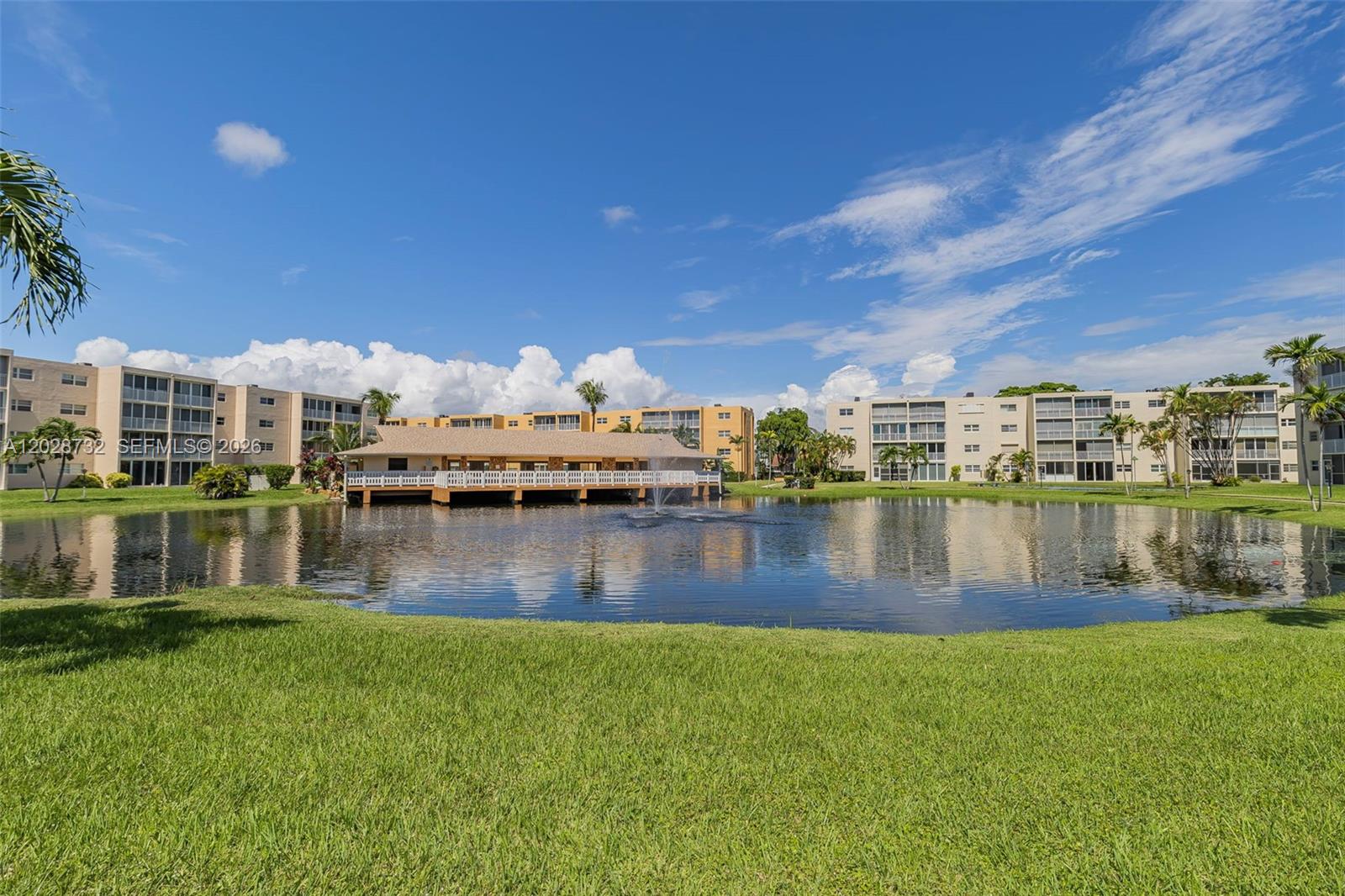 MEADOWBROOK LAKES CONDO - Residential