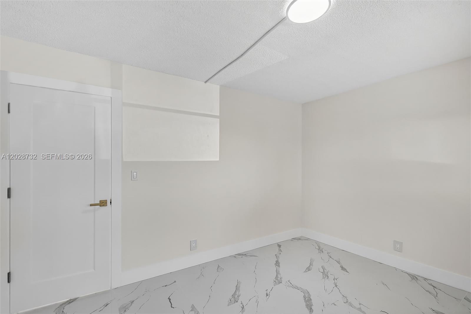 MEADOWBROOK LAKES CONDO - Residential