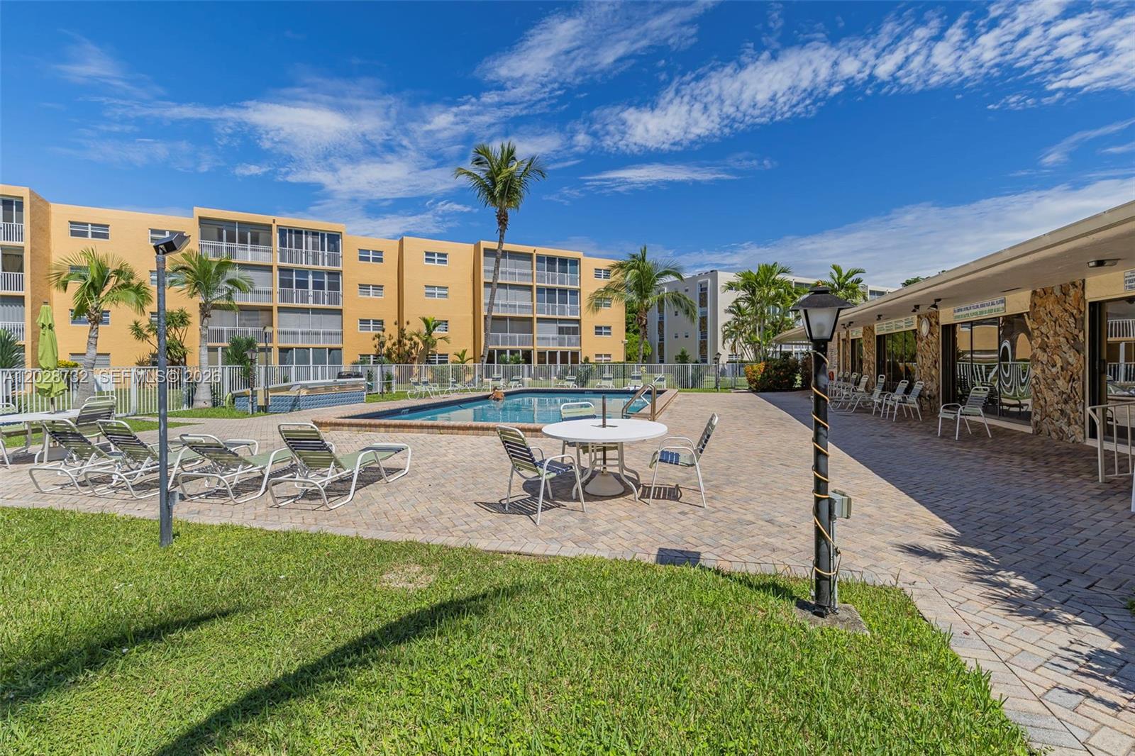MEADOWBROOK LAKES CONDO - Residential