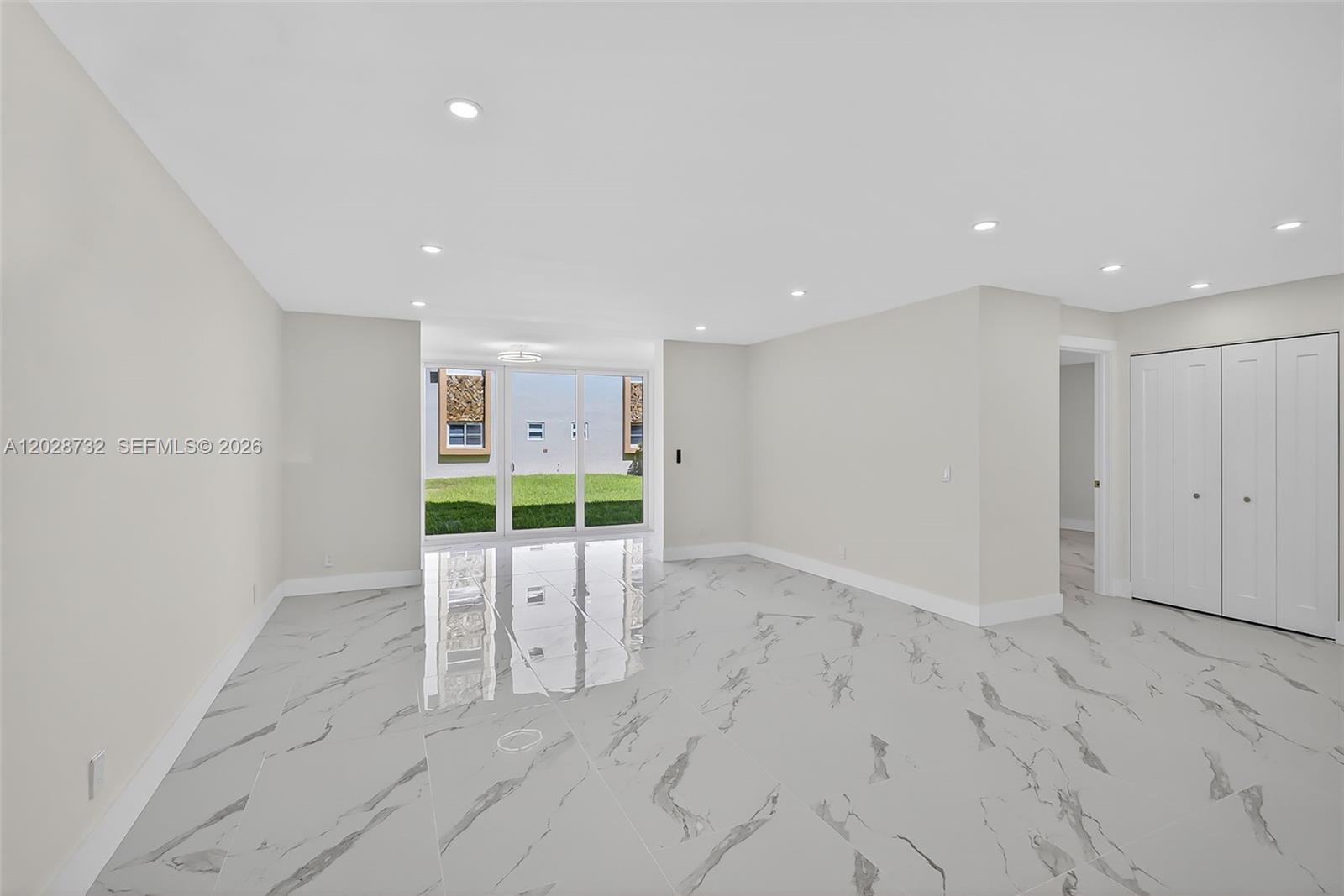 MEADOWBROOK LAKES CONDO - Residential
