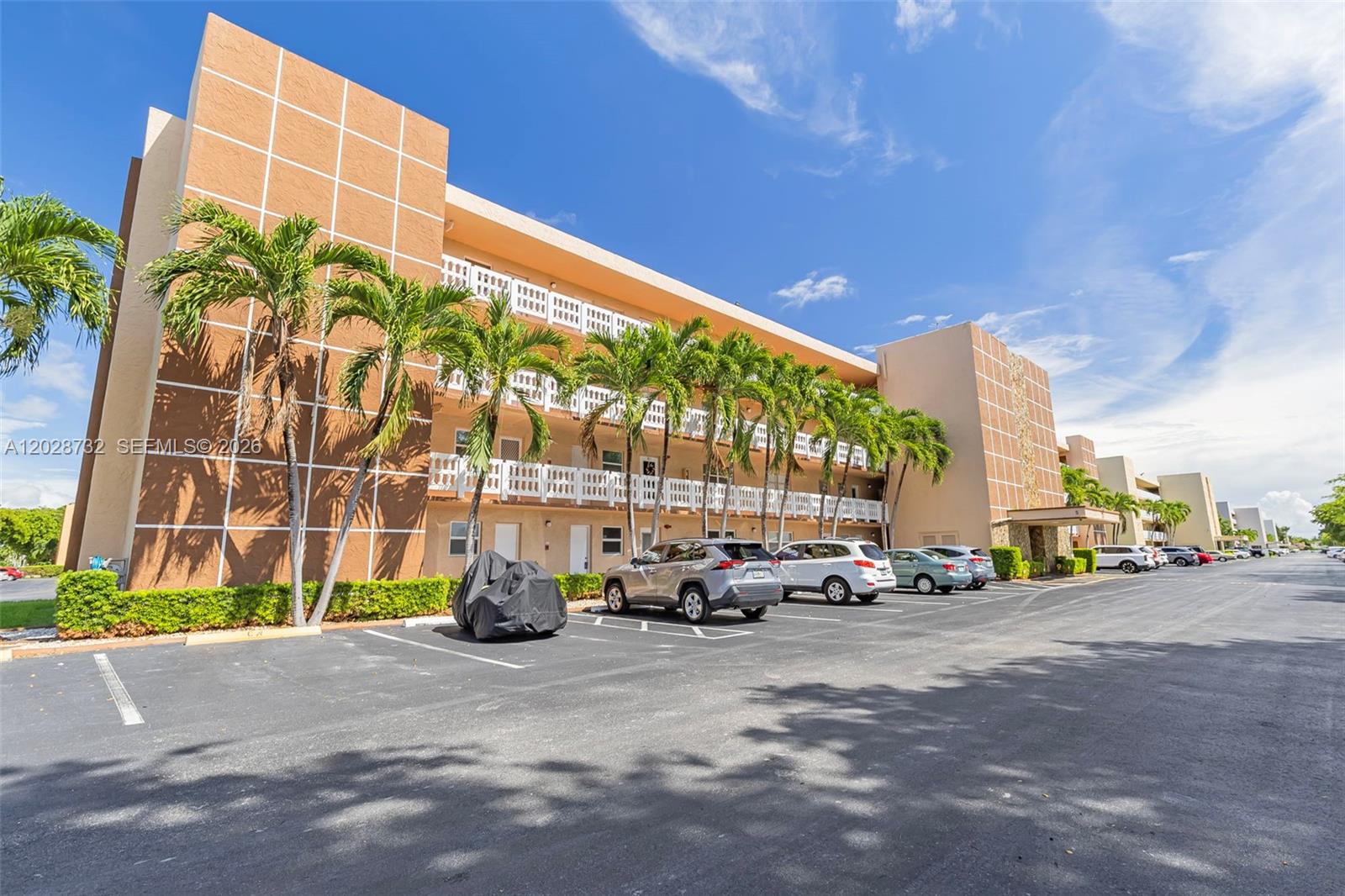 MEADOWBROOK LAKES CONDO - Residential