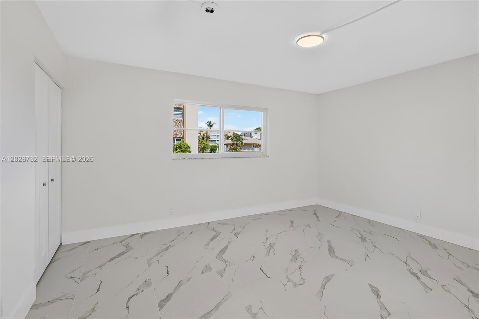MEADOWBROOK LAKES CONDO - Residential