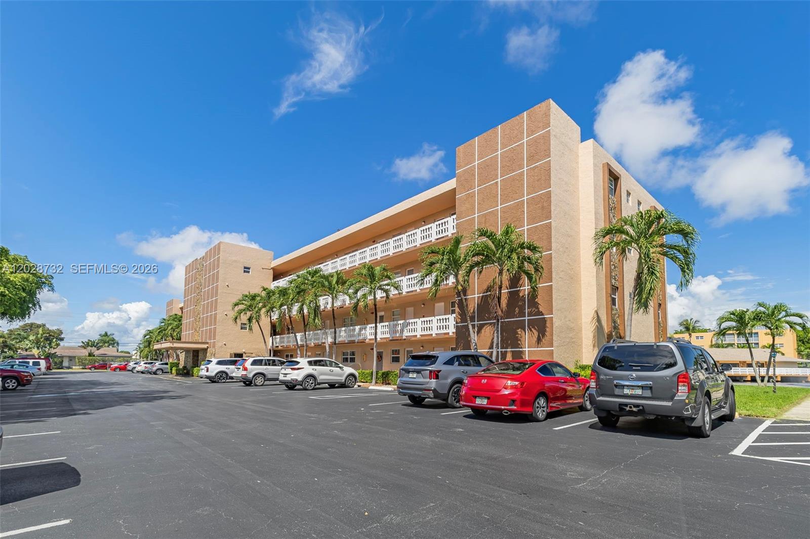 MEADOWBROOK LAKES CONDO - Residential