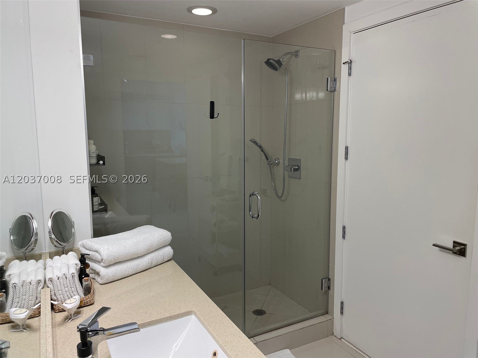 5252 PASEO CONDO - Residential Lease