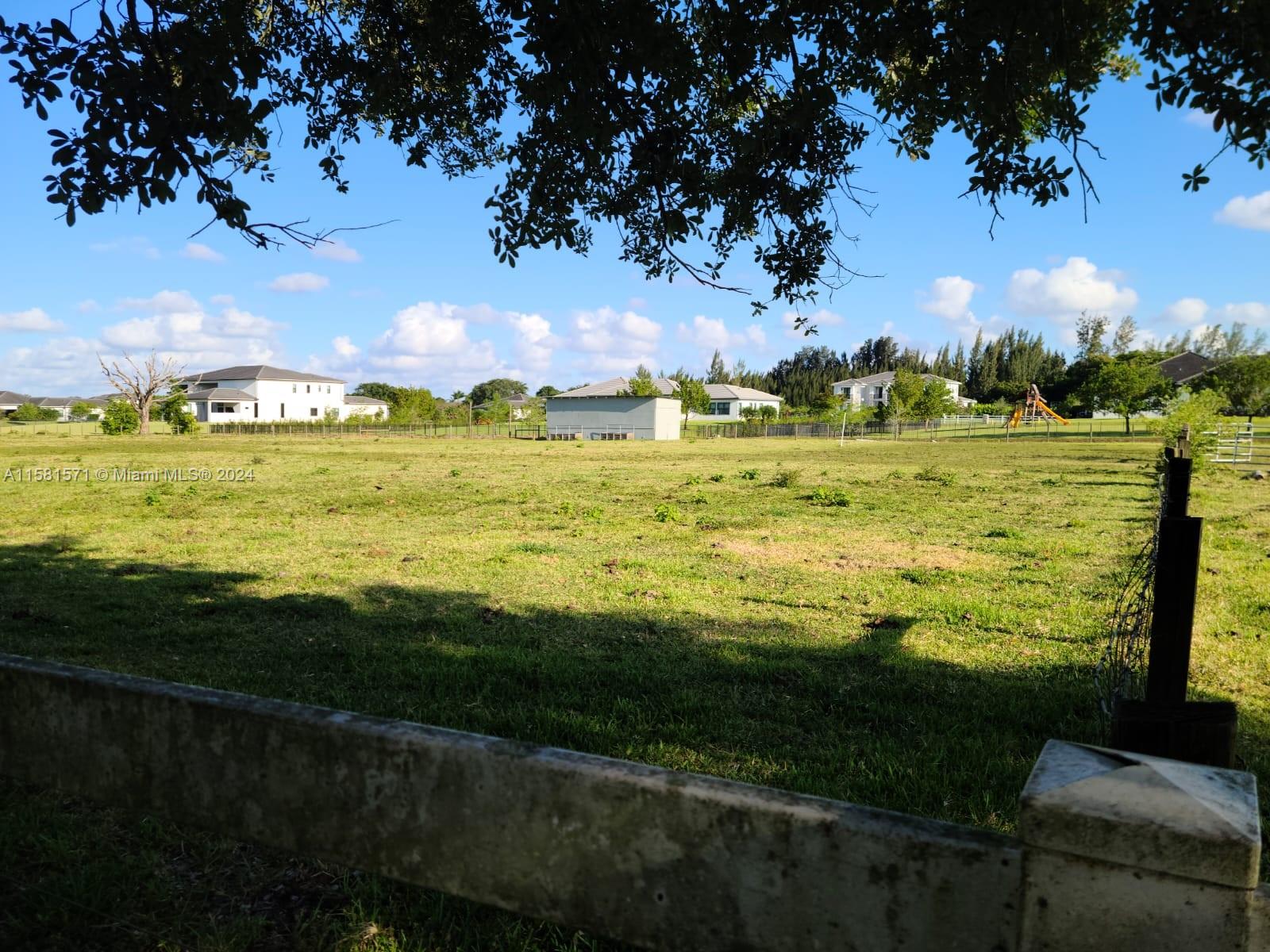 FL. Fruit Lands Co - Land