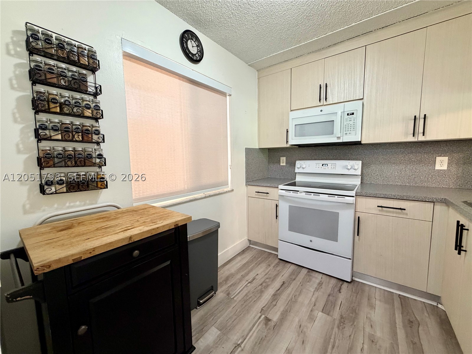 COUNTRY LANE CONDO #2 - Residential