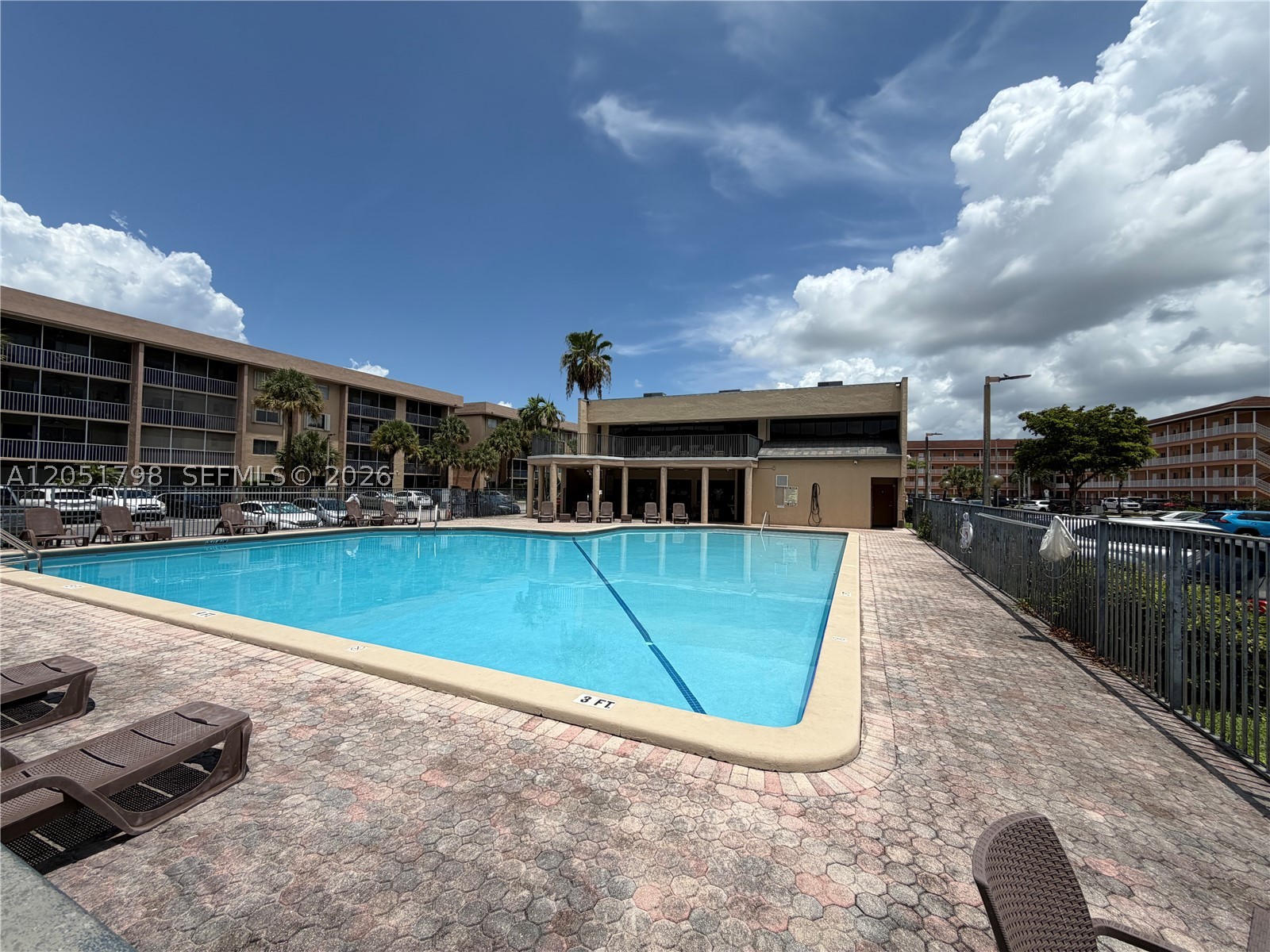 COUNTRY LANE CONDO #2 - Residential