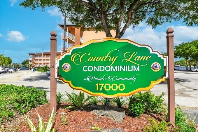 COUNTRY LANE CONDO #2 - Residential