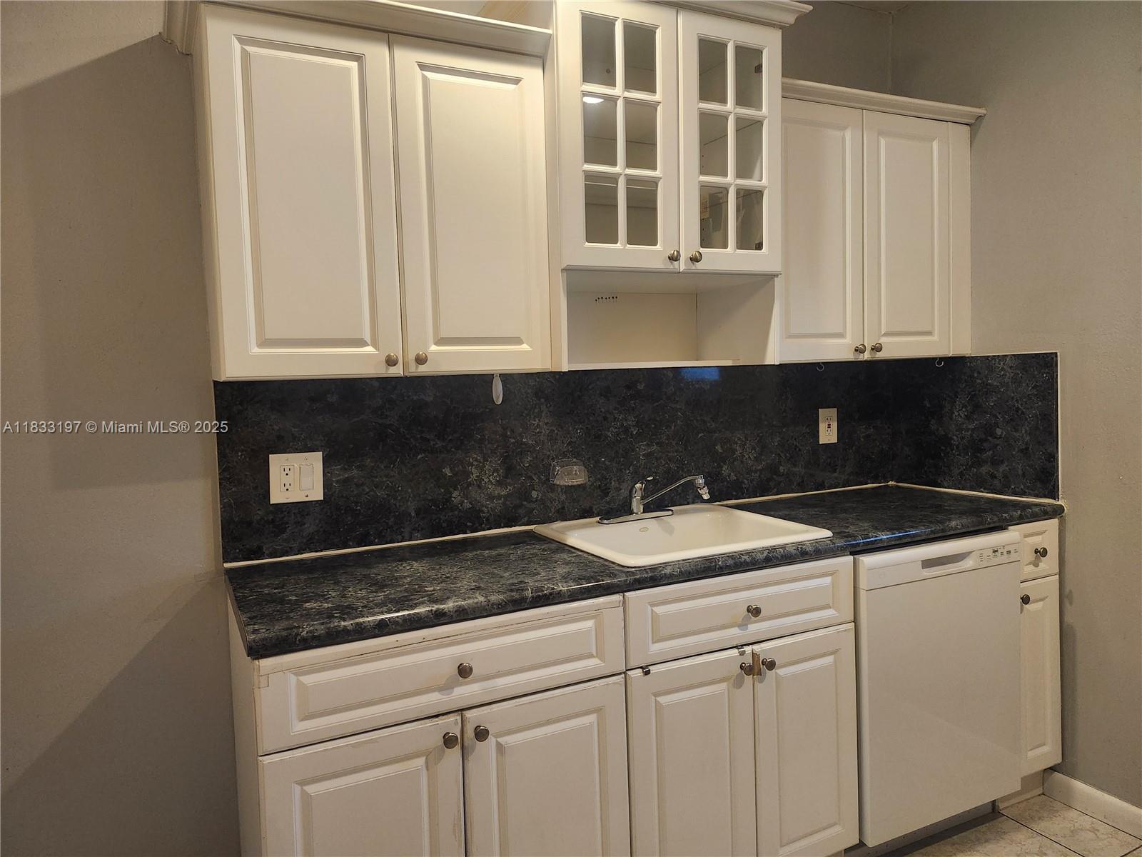 STRAND PLAZA CONDO - Residential Lease