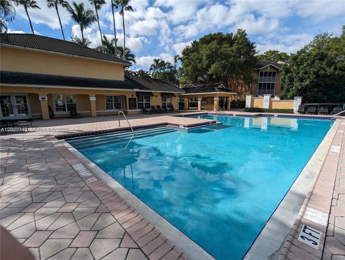 WINDWARD LAKES CONDO - Residential