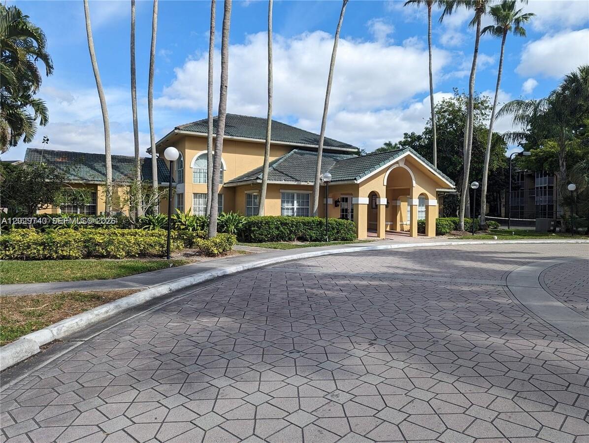 WINDWARD LAKES CONDO - Residential