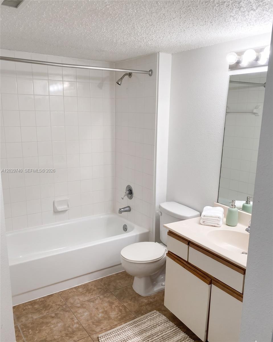 WINDWARD LAKES CONDO - Residential