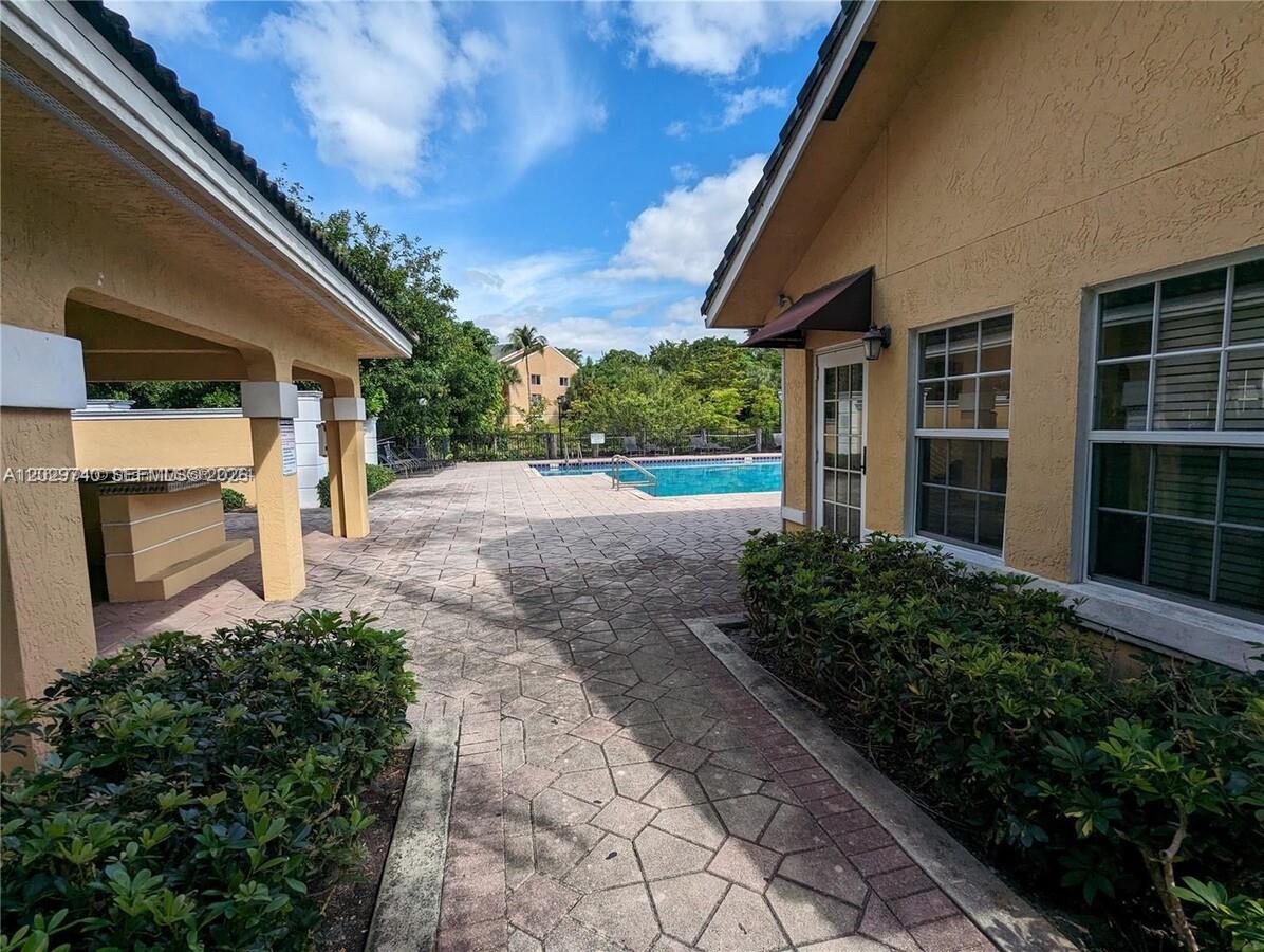 WINDWARD LAKES CONDO - Residential