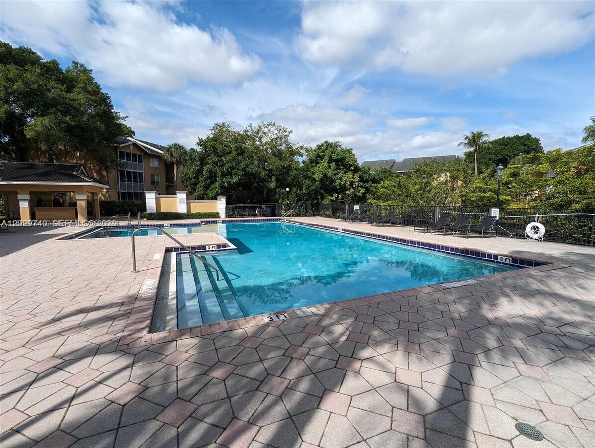 WINDWARD LAKES CONDO - Residential