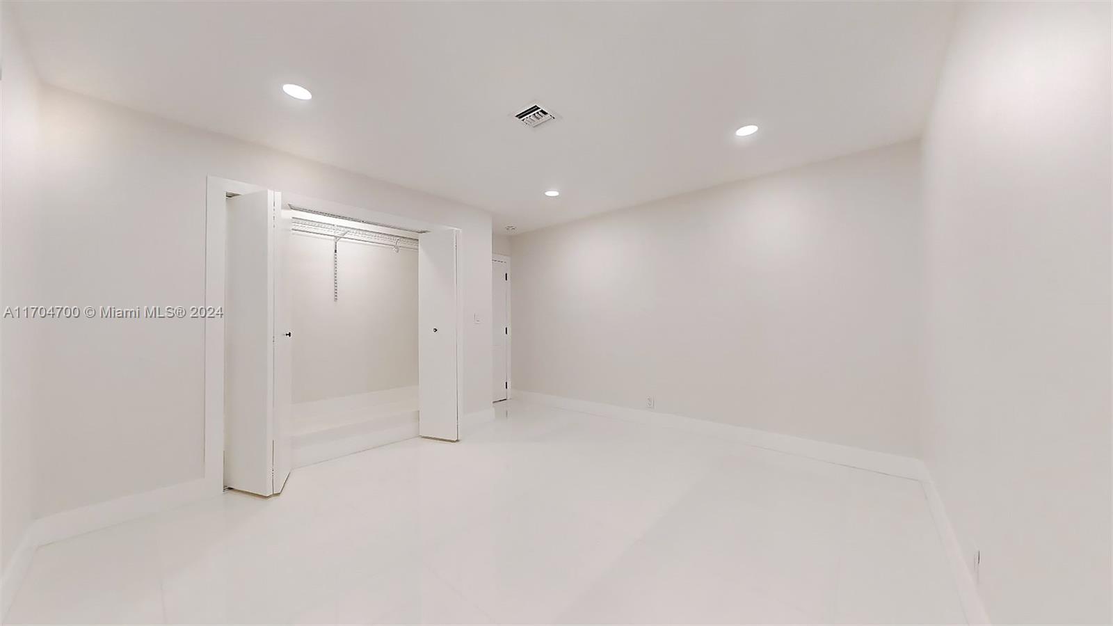 RIO NUEVO ISLE - Residential Lease