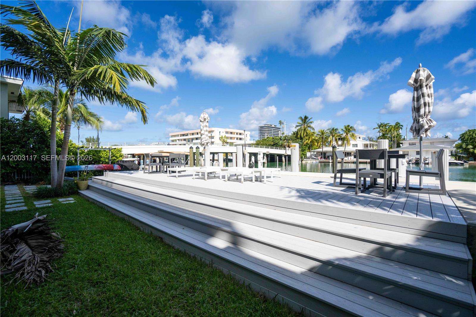 BISCAYNE BCH SUB - Land