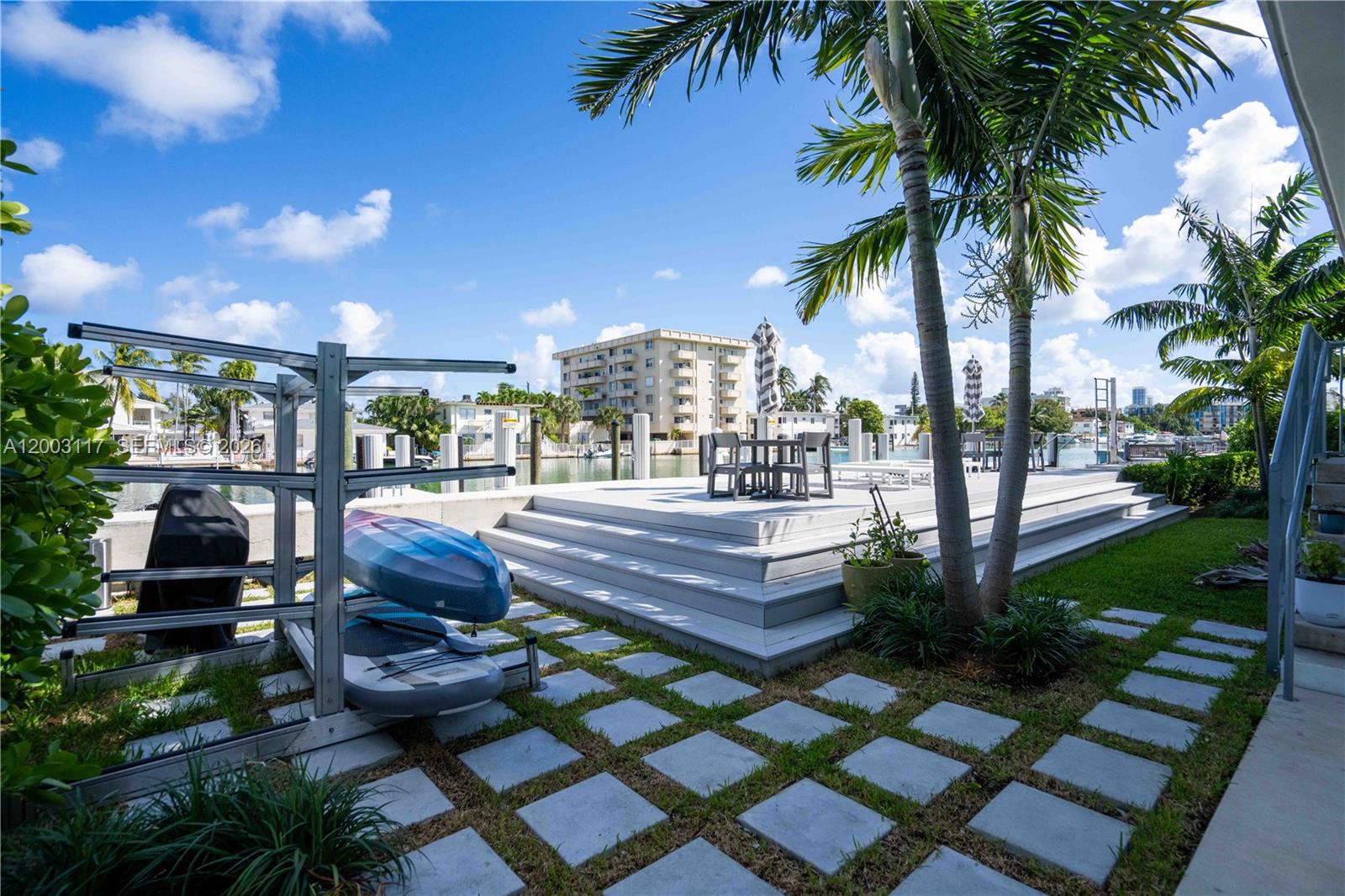 BISCAYNE BCH SUB - Land