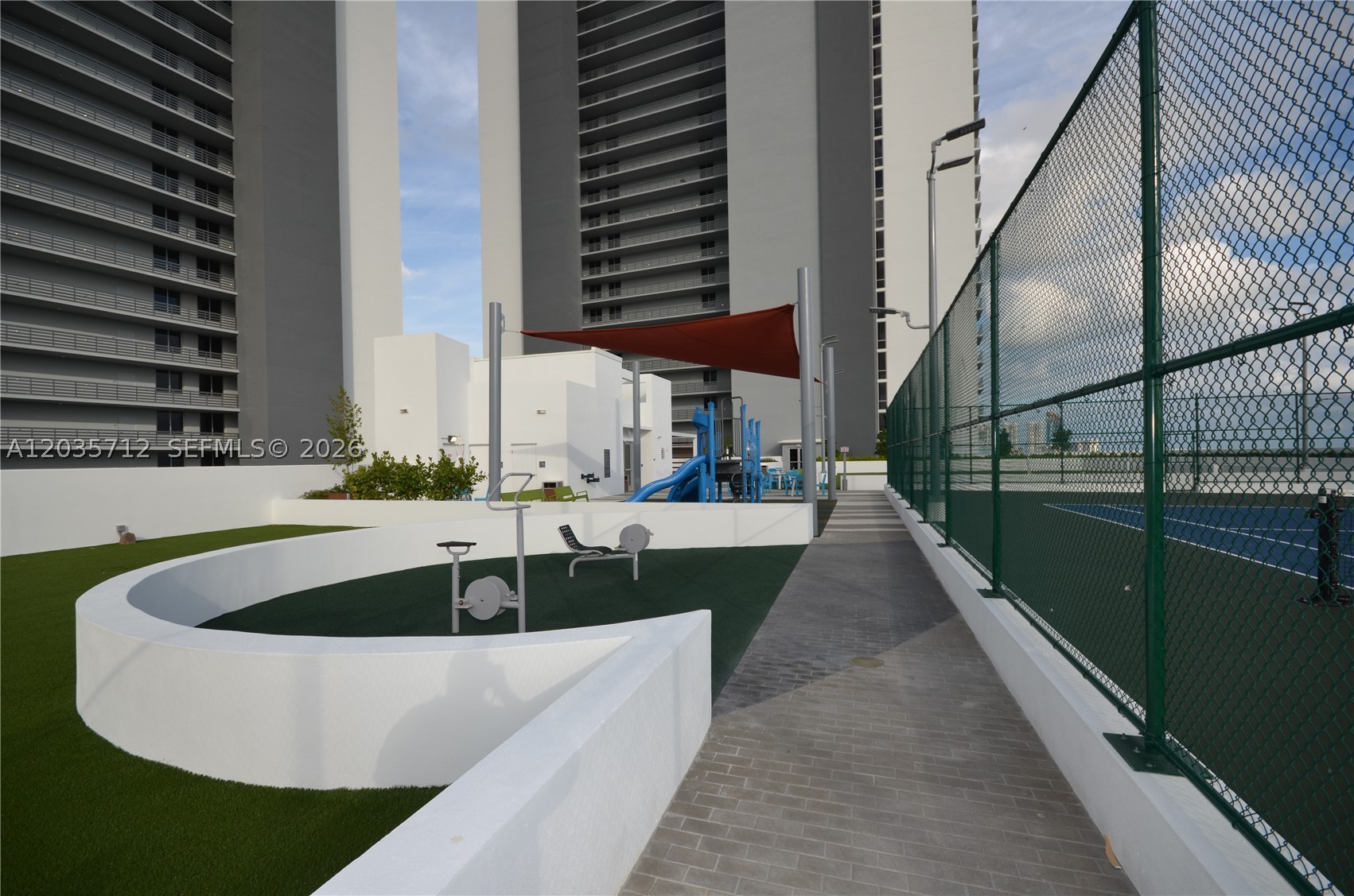 THE HARBOUR SOUTH CONDO - Residential Lease