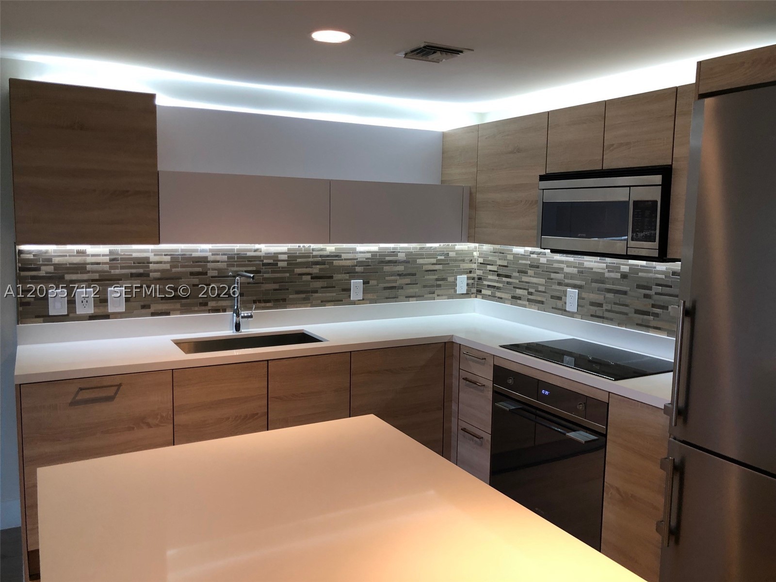 THE HARBOUR SOUTH CONDO - Residential Lease