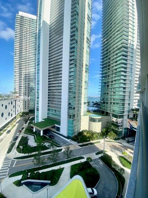 Beautiful 1-bedroom, 1.5-bath residence at Paraiso Bayviews featuring floor-to-ceiling impact windows, abundant natural light, and a spacious private balcony with partial water views. Modern open-concept layout and an ideal floor plan for both end users and investors. Assigned parking space conveniently located on the same access level as the residence, providing direct access without ramps.

Enjoy an outstanding collection of resort-style amenities, including two swimming pools, one located on the spectacular 46th-floor rooftop with breathtaking views of Biscayne Bay and the Miami skyline, state-of-the-art fitness center, spa, sauna, tennis courts, children's playroom, business center, social lounges, valet parking, and 24-hour concierge service.

Ideally located in the heart of the Paraiso District, within walking distance to Whole Foods Market, restaurants, cafés, pharmacies, and banks, and just minutes from Midtown, Design District, Wynwood, Downtown Miami, and Miami Beach. Excellent opportunity as a primary residence, second home, or investment property in one of Miami's most desirable neighborhoods.