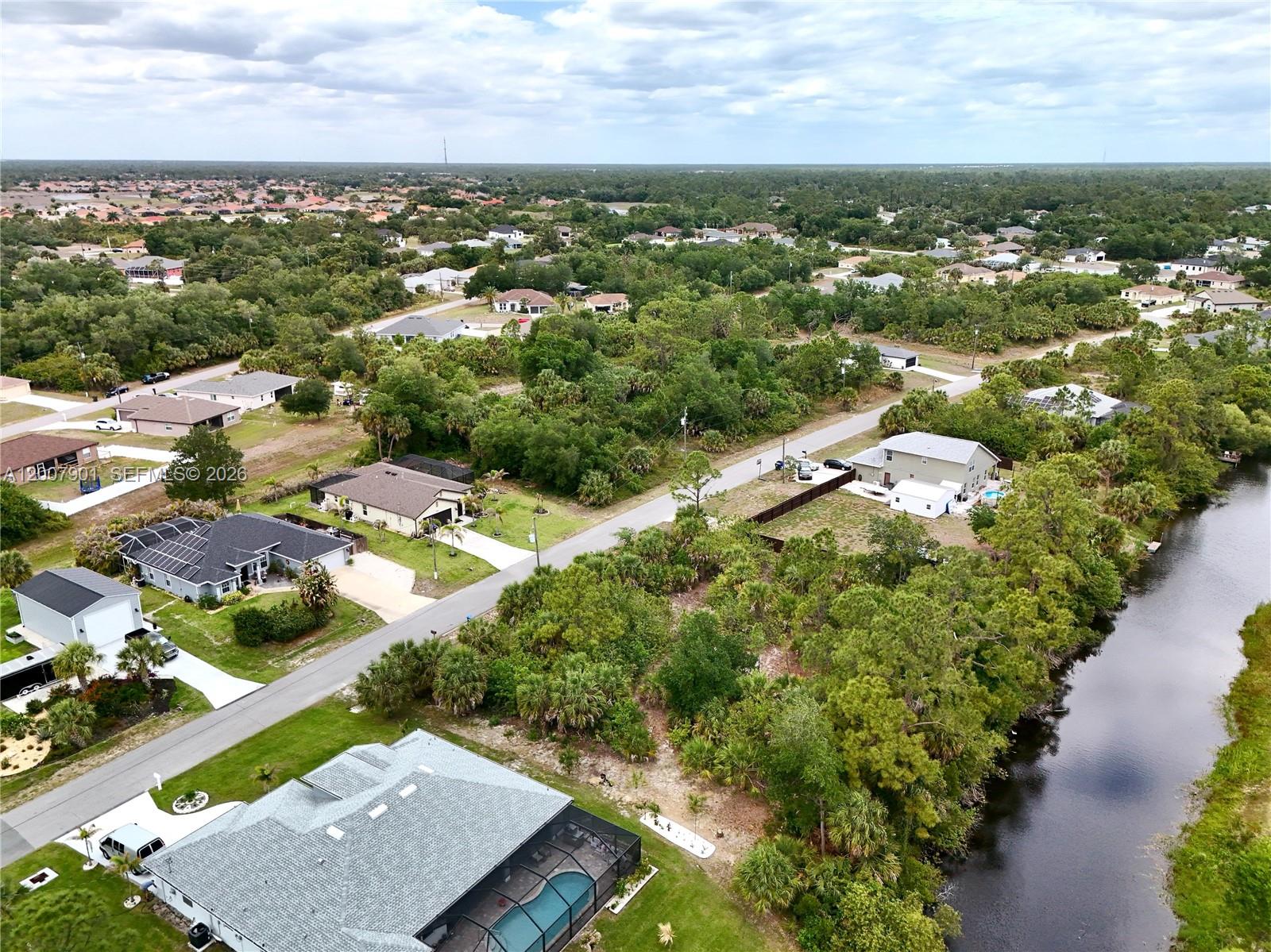PORT CHARLOTTE - Land