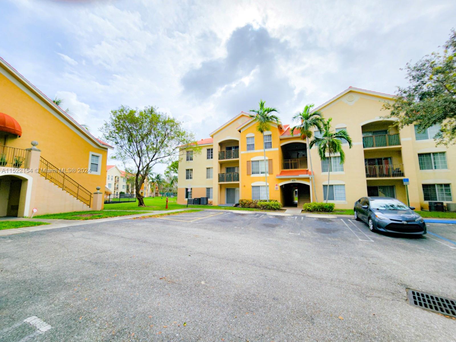 GREAT UNIT IN EMERALD ISLES CONDOMINIUM, 3 BEDROOM 2 BATHROOM. CARPET THROUGHOUT THE UNIT AND TILE IN THE BATHROOMS AND KITCHEN. BRIGHT AND SPACIOUS, GRANITE KITCHEN COUNTERTOP. GREAT AMENITIES SUCH AS A SWIMMING POOL OVER LOOKING THE LAKE, GYM AND TENNIS COURT! FAMILY FRIENDLY COMMUNITY. RENTED FOR $ 2,200.00 TILL 03/14/2026 ..SHOWINGS MUST BE SCHEDULED 24 HOURS IN ADVANCE!. FOR SHOWINGS SEE BROKERS REMARKS!