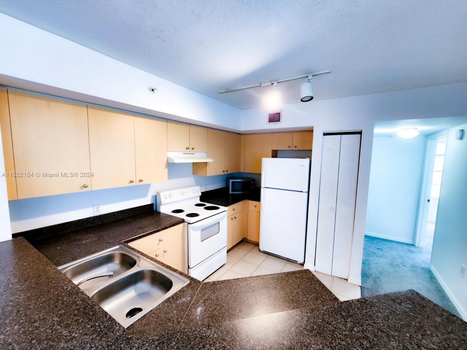 EMERALD ISLE AT LAGUNA LA - Residential