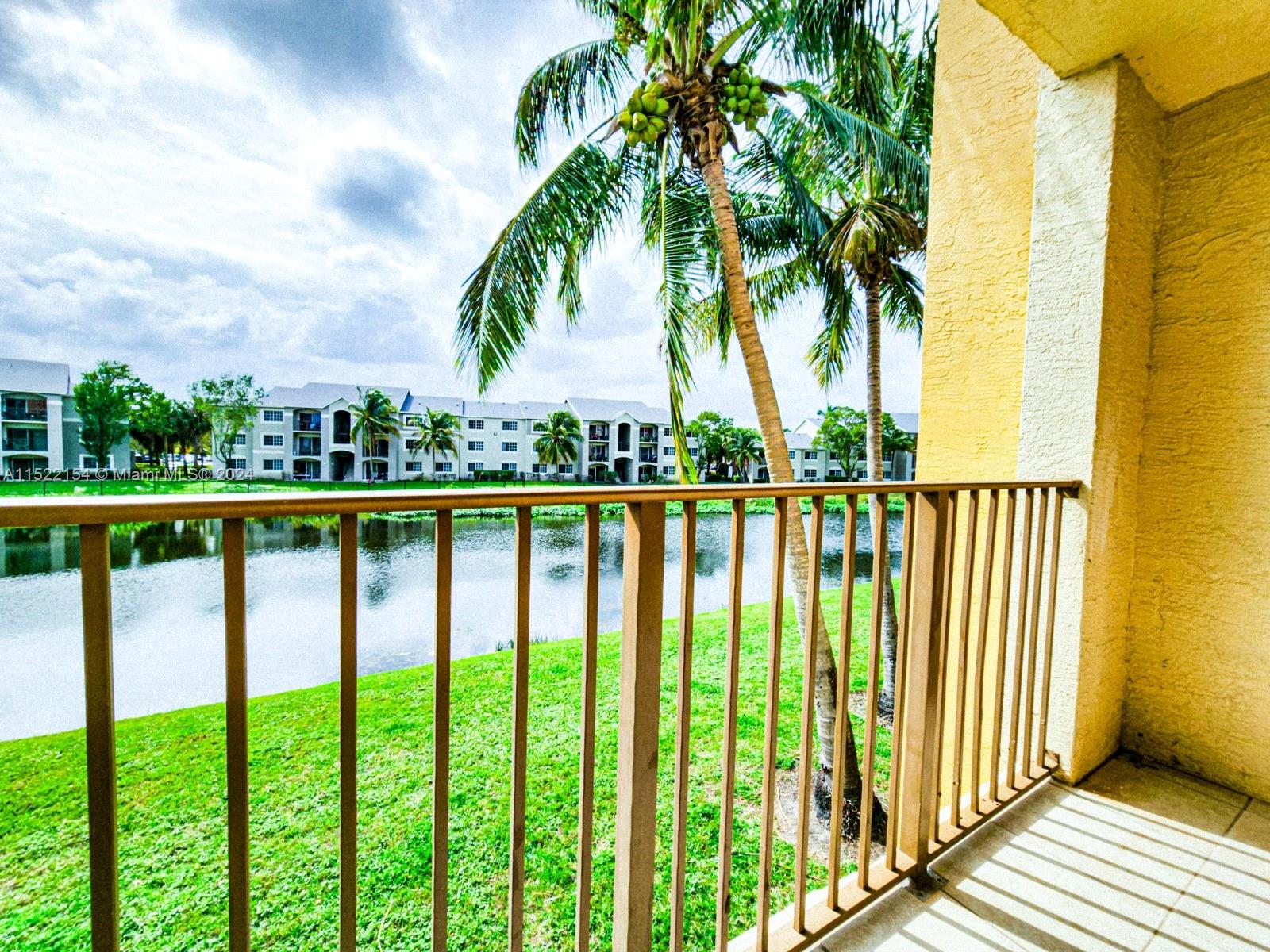 EMERALD ISLE AT LAGUNA LA - Residential