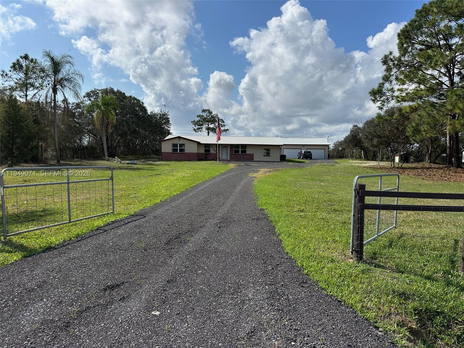 Back on the market,buyer financing fell though.Spacious and versatile property located in 1.23 acres, ideal for those loking for space, privacy and multiples uses.The main recidence has 4 bethrooms,an office,3 bathrooms,confortable living room, kitchen. and laundry area.In the patio in addition to the pool area,there is a construction of 1,200sqft,with its own bathroom,air conditoning  and separate electricity meter ,ideal features for mechanical workshop   car,and also offers great potential to become a guest hose .The property is located in an agricultural area perfect for having animals,developing rural projects or enjoying a more natural lifestyle.without sacrificing comfort.An exellent opportunity to live,work and generate income in one place