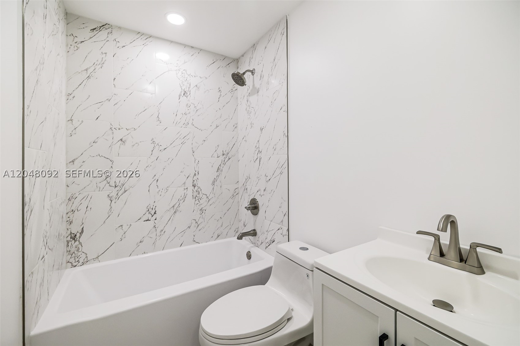 LENOX WOODS - Residential