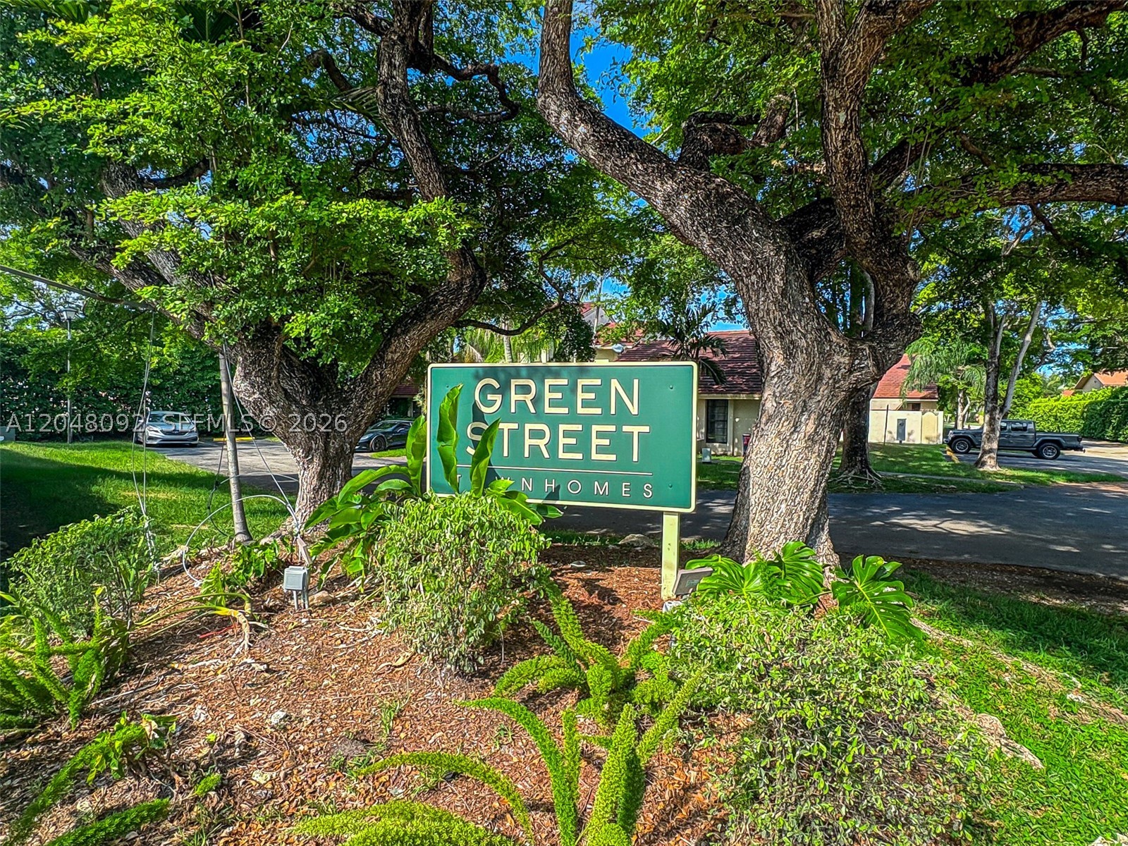 LENOX WOODS - Residential