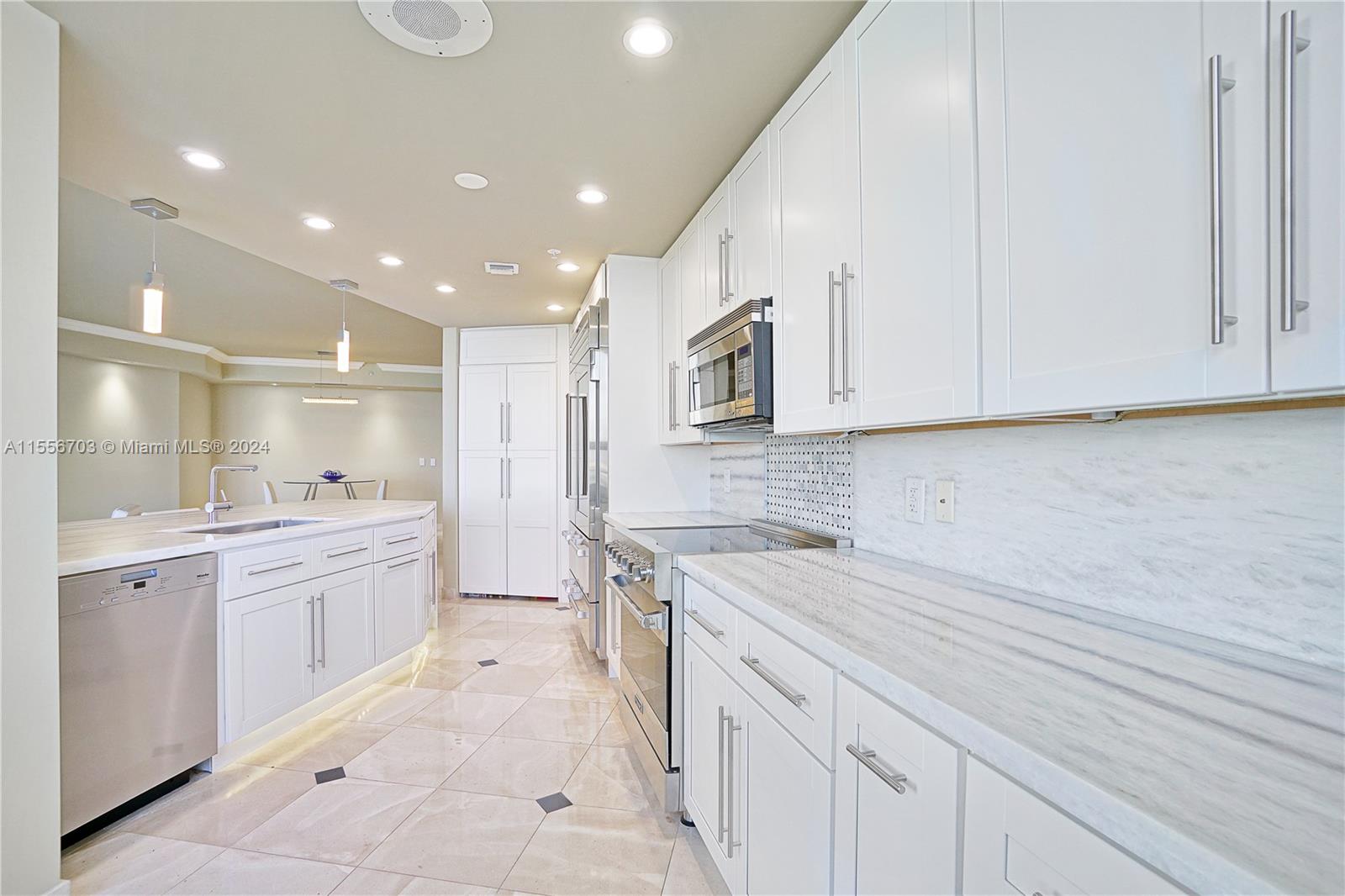 THREE TEQUESTA POINT COND - Residential