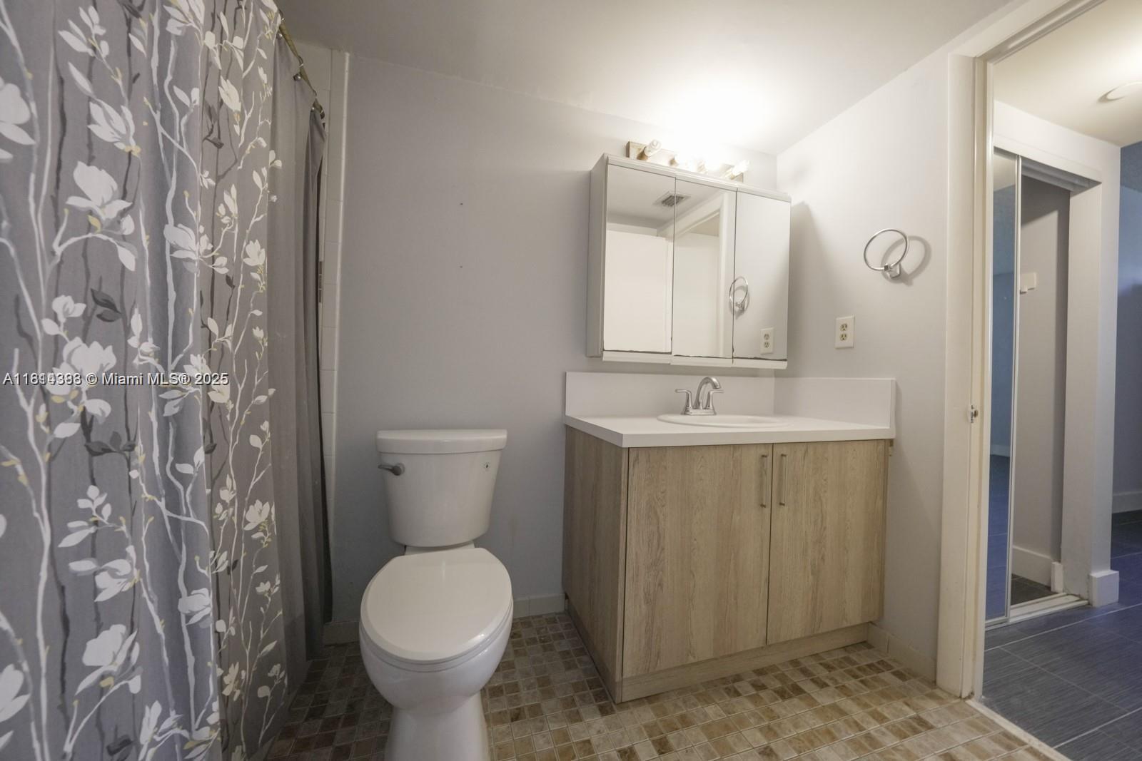 GREENWICH PH I CONDO - Residential Lease